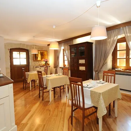 Korta Gira Alojamento de Acomodação e Pequeno-almoço Buici (Istria)